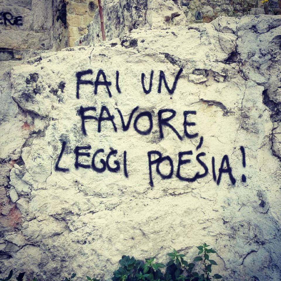 Il sabato di #pazzaidea16 : fai un favore, leggi poesia!